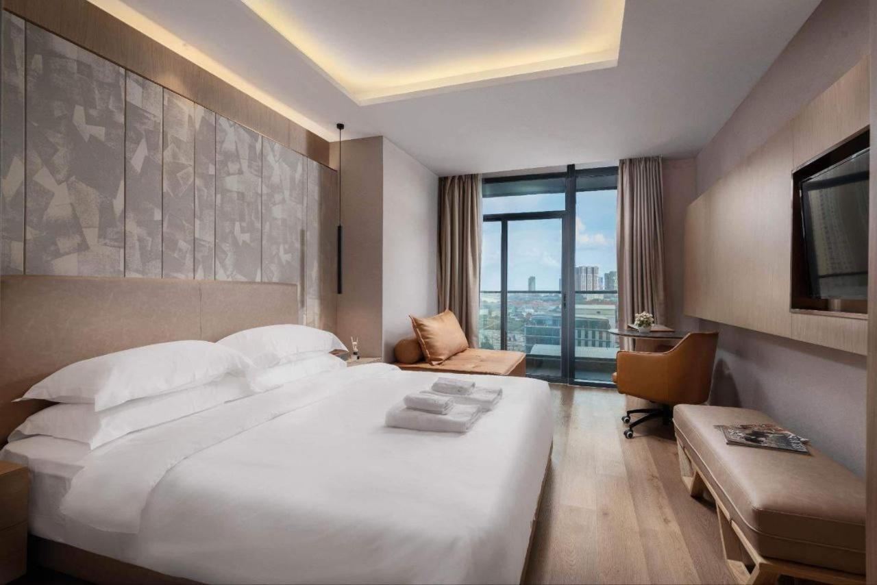 Sf Hotel Penthouse Residences Phnom Penh Exterior foto